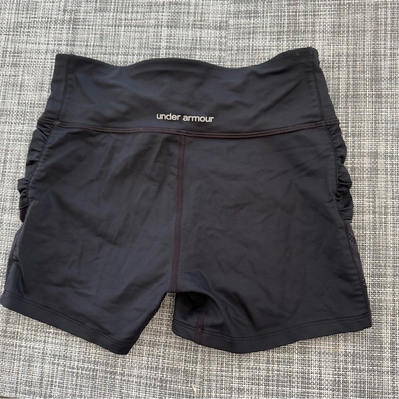 Under Armour Womens Black Athletic Biker Shorts Size XS/Small - Picture 2 of 3